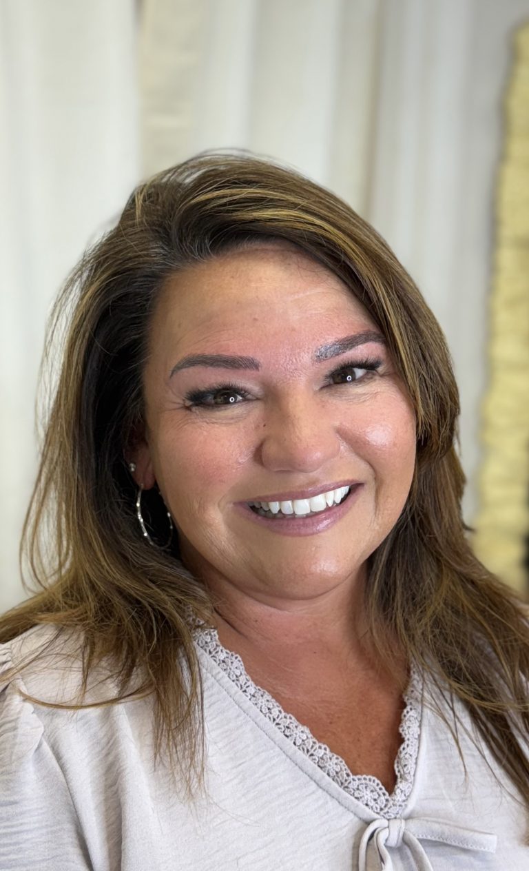 Eyelash extension treatment at Amy's Lash and Brows in Punta Gorda, featuring impressive before-and-after results.